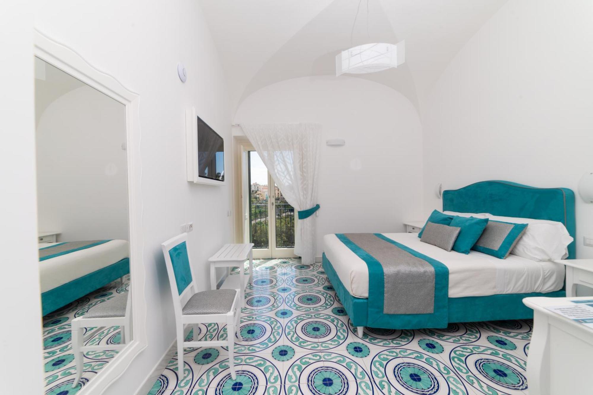 Suites In The Amalfi Coast - Guesthouse With Terrace Near Amalfi - Breathtaking View Of Ravello Scala Bagian luar foto